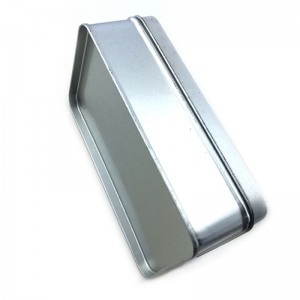 Boîte à bidons cosmétique rectangulaire en vernis argent avec logo estampé