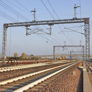 Caténaires ferroviaires et portails