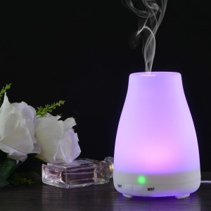 Humidificateur de diffuseur d'air du fournisseur 150ml de la Chine pour l'humidificateur d'air de voiture