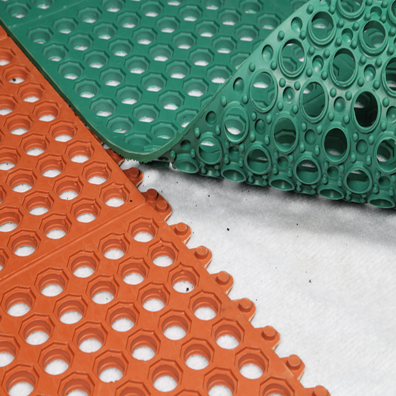Fabricant de la Chine Poreuse en caoutchouc tapis de drainage tapis de sol en caoutchouc pour l'atelier