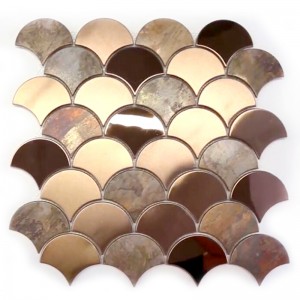 Carrelage incrusté de beaux poissons en laiton, bronze antique, miroir, cuivre, mosaïque