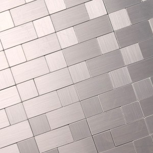 La peau en aluminium de dosseret de cuisine d'autocollants de tuile de mosaïque en aluminium imperméable / ignifuge argentée