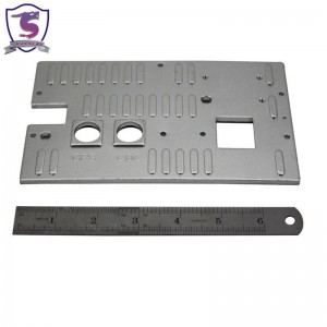 Plaque de recouvrement en métal pour appareil électronique