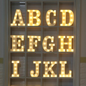 Lettres alphabet LED s'allument lettres en plastique blanc suspendus suspendus A-M \u0026