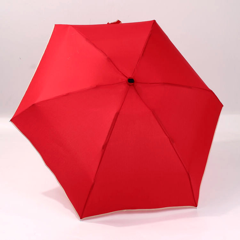 Petit parapluie de poche rouge 5 fois plié