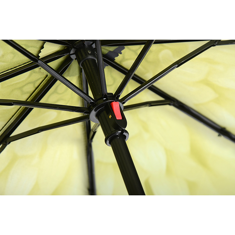 Parapluie à trois poignées en métal recouvert de noir avec logo imprimé