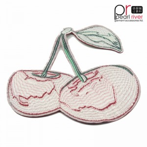 patch de paillettes de broderie cerise
