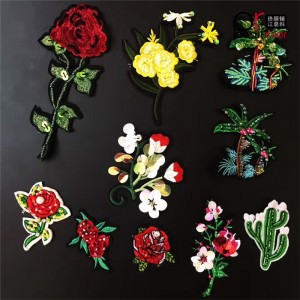 Dernière pièce brodée d'animaux et de fleurs