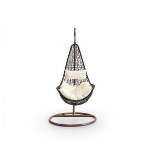 Jardin accrochant la chaise de panier en osier accrochante extérieure de rotin