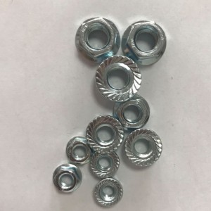 écrou à collerette