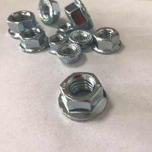 écrou à collerette