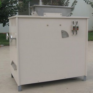 Machine à éplucher les arachides