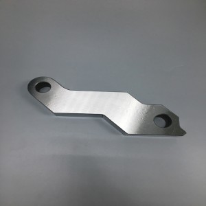 Pièces métalliques avec traitement de coupe de fil