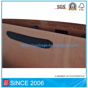 Sac à chaussures marron avec un design personnalisé