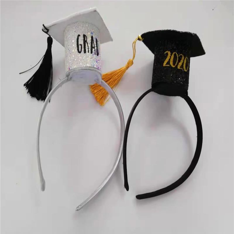 Bonnet de gradation blanc avec chapeau de fête de remise des diplômes