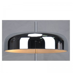 Lampe de table avec abat-jour en métal et base plate