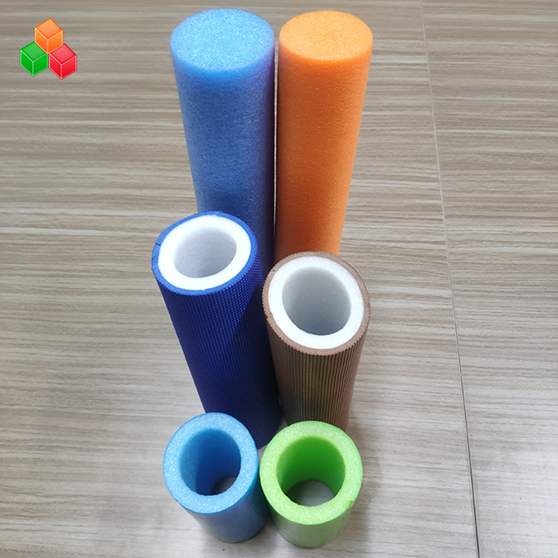 La mousse de PVC EVA EPE de tube de mousse creuse superbe douce de couleur personnalisée de logo de forme faite sur commande pour l'équipement / emballage de terrain de jeu d'intérieur