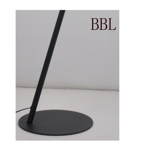 Lampadaire LED avec abat-jour en métal