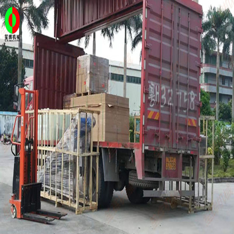 Dispositif de lavage par vortex et dispositif de chargement et d 'expédition associé