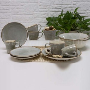 Service de table simple en céramique