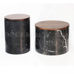 Ensemble de bidon en marbre noir