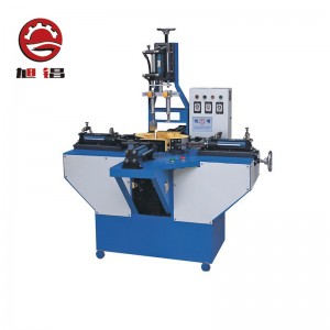 Machine à presser les semelles de croisement