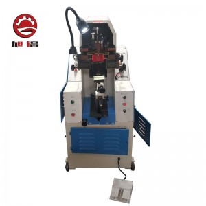 Machine à fabriquer les chaussures au talon