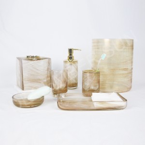 Appareillage de salle de bains en verre à effet visible