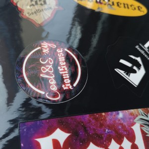 Imperméabilisation UV faite sur commande de vinyle de preuve de bande dessinée découpée avec des matrices de logo de compagnie