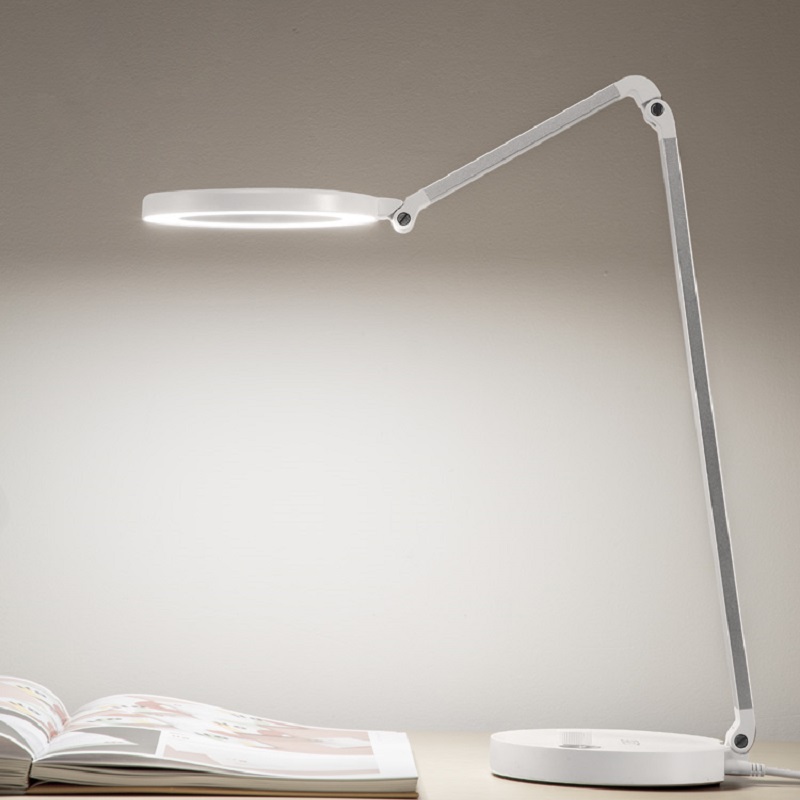 Lampe de bureau rotative et pliable 688L LED avec USB