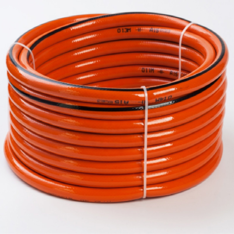 La fibre flexible colorée tressée renforce le tuyau d'eau de jardin en plastique en PVC