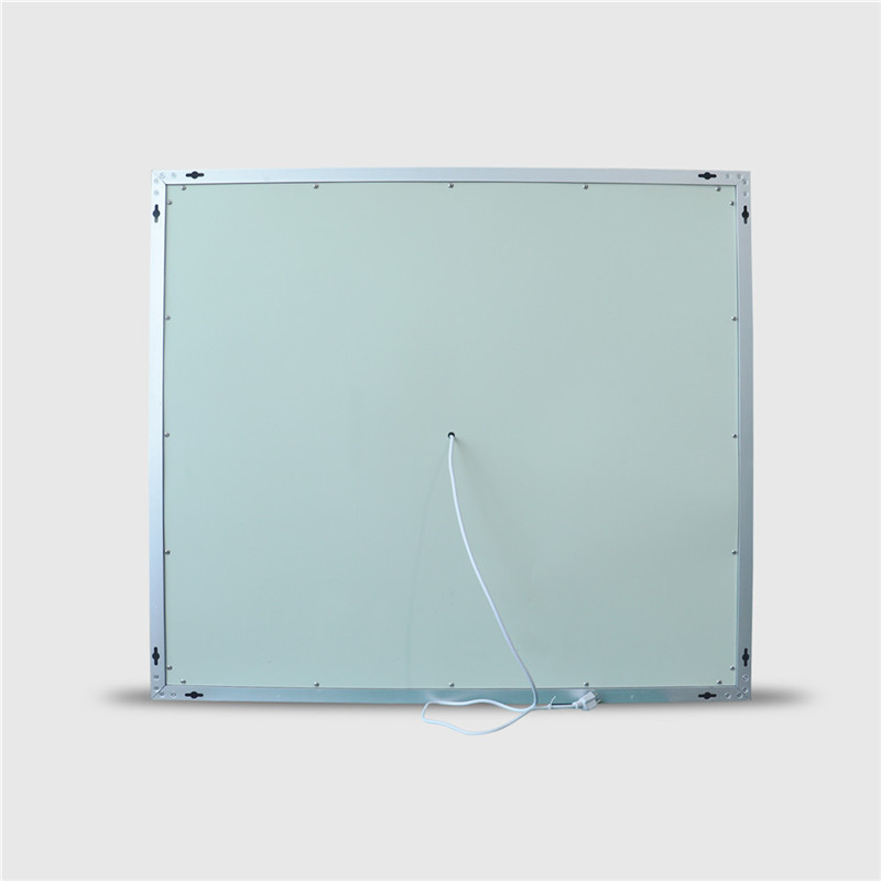 Un miroir de maquillage de grande taille, avec 18 ampoules LED.