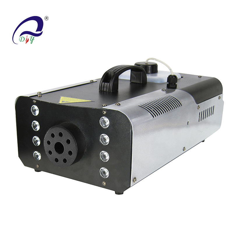 Une machine à fumer de 1200 WATTS avec LED pour F22 dj.