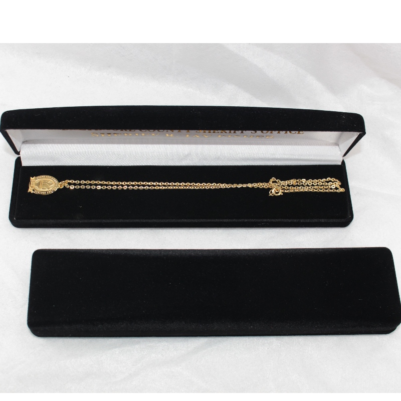 Boîte de velours noir en gros personnalisé D-11 pour badge et collier