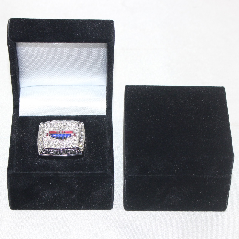 Article Boîte de flanelle carrée V-08 pour pièce de diamètre 25-38 mm, badge, grand anneau, etc. mm. 60 * 60 * 48, poids environ 63g