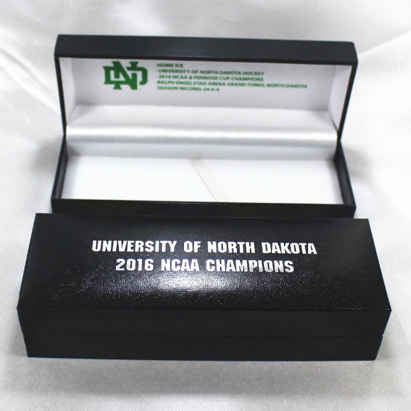 Produit V - 12l rectangle de carton en cuir artificiel, utilisé dans 140 * 35mm plus de badges, stylos et colliers, et ainsi de suite.160 * 58 * 40, environ 120 grammes.