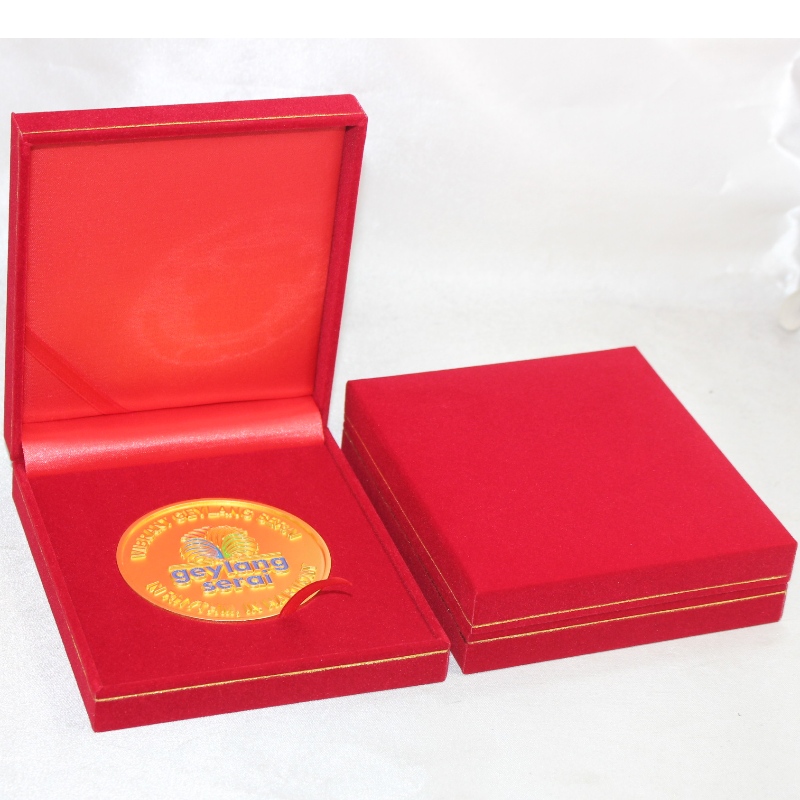 Article Boîte en cuir PU carré V-19 pour pièce de 90 * 90mm, médaille et badge, etc. mm. 110 * 125 * 33, pèse environ 140g