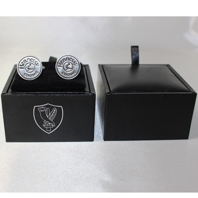 Article Boîte carrée en cuir PU V-20S pour boutons de manchette en couple, etc. mm. 65 * 65 * 38, pèse environ 62g