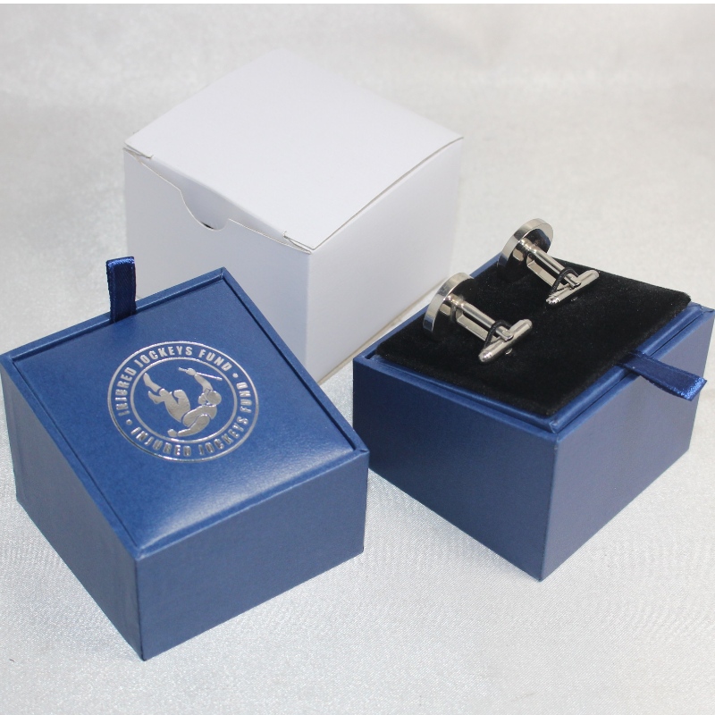 Article Boîte en cuir PU carré V-20X pour pinces à cravate ou boutons de manchette pour couple, etc. mm. 64 * 64 * 50, pèse environ 64g