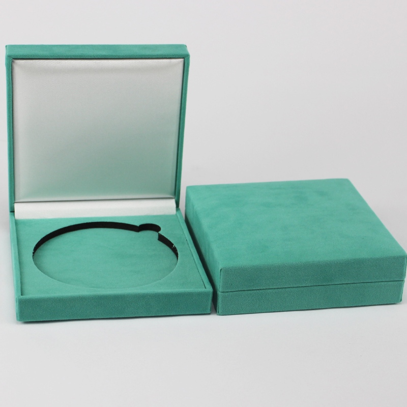 Article Boîte à flanelle carrée V-22S pour pièce de monnaie 90 * 90mm, médaille badge, etc. mm.128 * 128 * 34, poids environ 170g