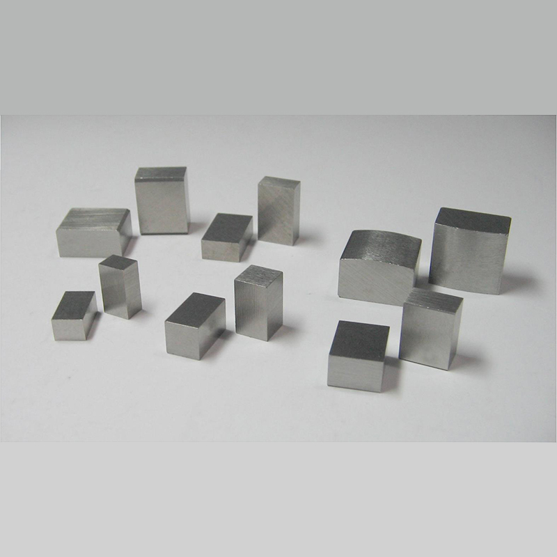 L'aimant d'Alnico de dureté de dureté élevée a adapté la résistance aux hautes températures aux besoins du client