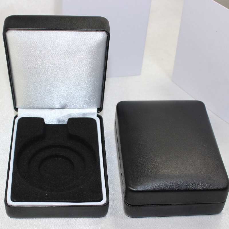 Article Boîte à médailles T-03 recouverte de flanelle ou de cuir PU pour pièce de monnaie de 35 à 50 mm, badge, petite médaille, etc. mm 70 * 91 * 35 mm, pèse environ 92 g