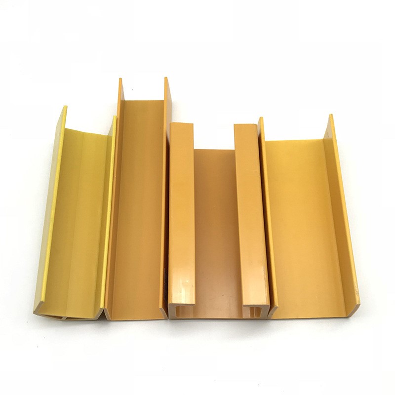 Profilés en plastique d'extrusion de PVC de PE de PVC d'ABS UPVC PP de canaux multiples de diverses formes en U adaptés aux besoins du client pour la décoration de protection de machine