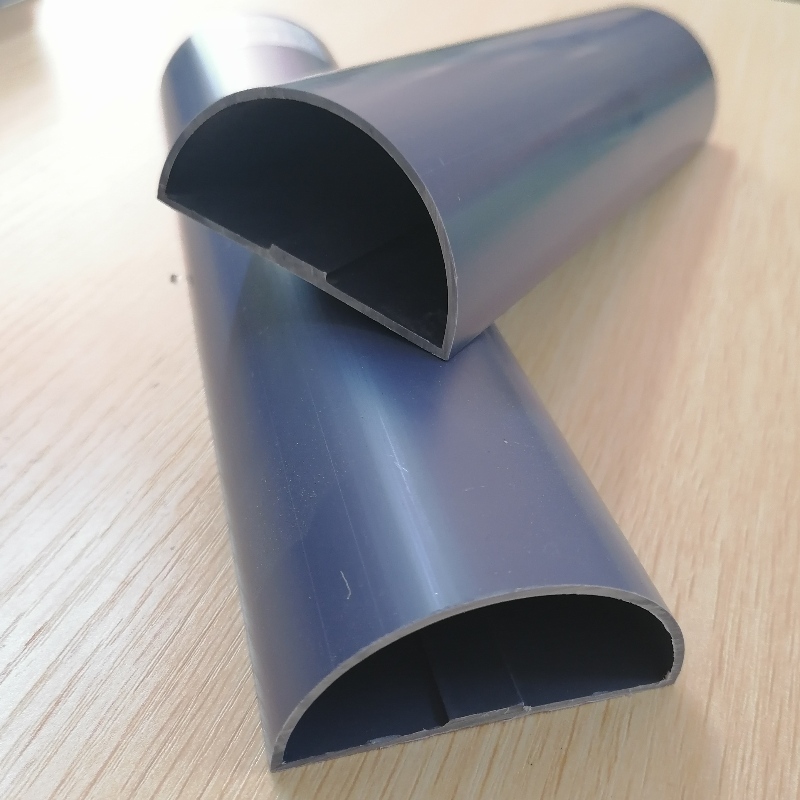 Tube semi - circulaire en plastique de type PVC - D