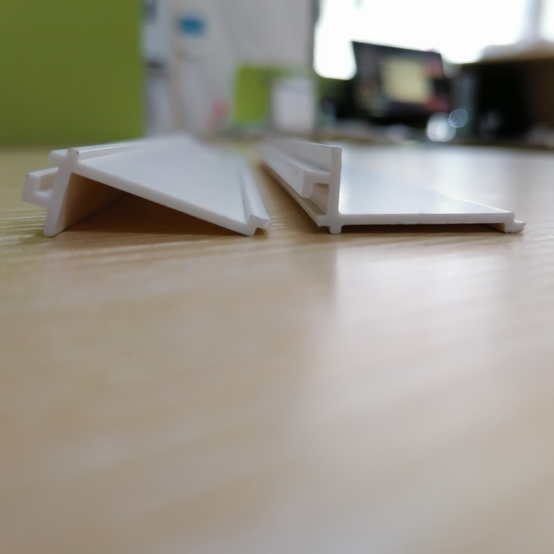 Chine fabricant pour profil de canal en PVC bande de PVC profil de forme en PVC en L pour la décoration de bâtiment