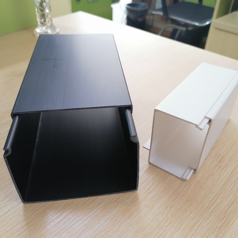 Organisateur de fil de goulotte de câble en PVC de chemin de roulement de correcteur de câble en PVC personnalisé professionnel pour gérer le désordre du fil