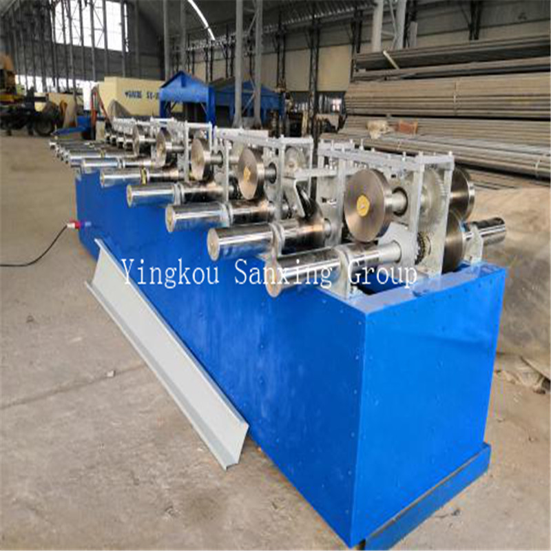 Machine à panneaux en forme d'éventail de toiture de dôme à joint debout