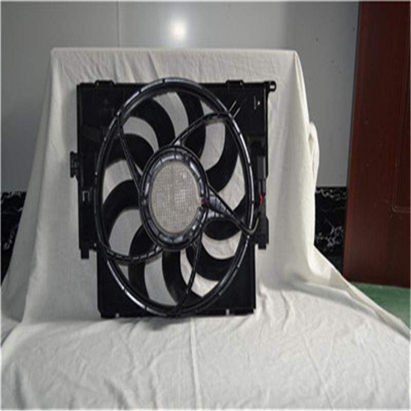 Ventilateur de refroidissement du radiateur moteur 17427640509 pour BMW F30 / F35