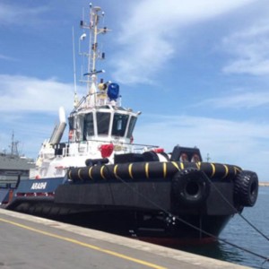 Dispositif de remorquage de quai océanique durable