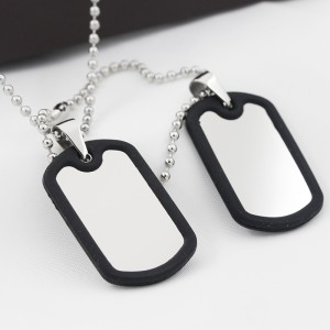 Vente en gros Collier pendentif en acier inoxydable à double étiquette de chien en silicone